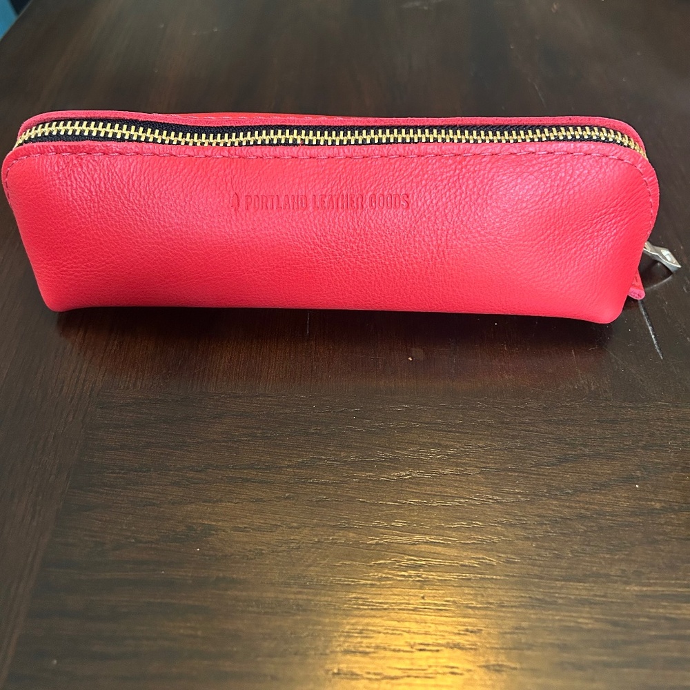 Portland Leather Sidekick Pouch in Poppy